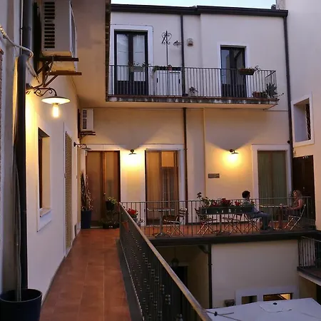 Opera Centro Storico 住宿加早餐酒店 4*